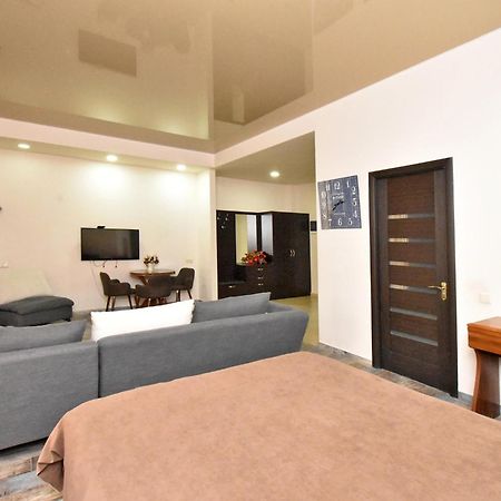 Yars Apartments Ереван Екстериор снимка