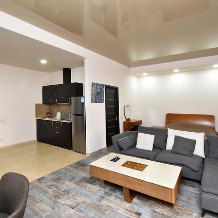 Yars Apartments Ереван Екстериор снимка